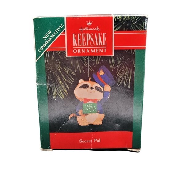 Vtg Hallmark 1992 Keepsake Ornament Secret Pal Commemorative Raccoon Mailman - Picture 3 of 7